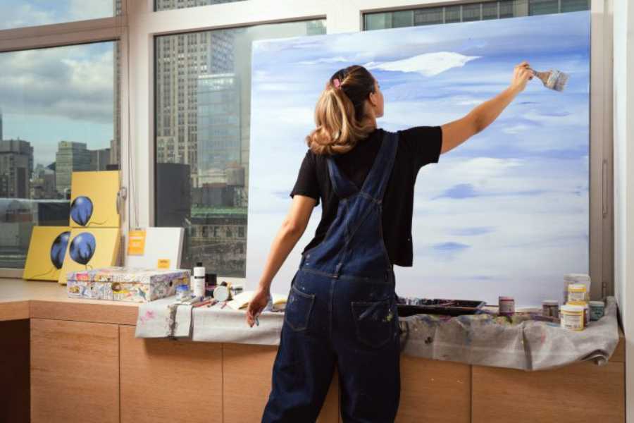 Rosana Auqué in Forbes France: A luminous artist with nature as the backdrop