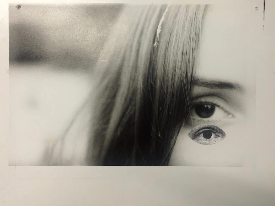 Intersecciones – Conceptual portrait by Rosana Auqué exploring fragmented identity and multiplicity of vision.